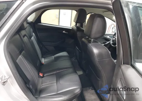 2014 Ford Focus Se z USA, uszkodzony, nr VIN 1FADP3K22EL363229